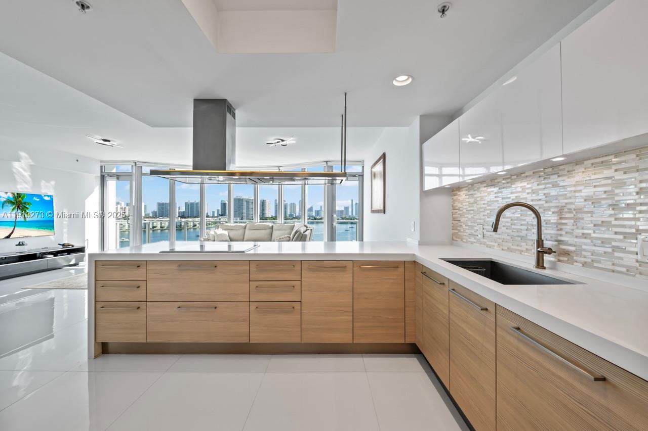 17301 Biscayne Blvd #811, North Miami Beach FL 33160