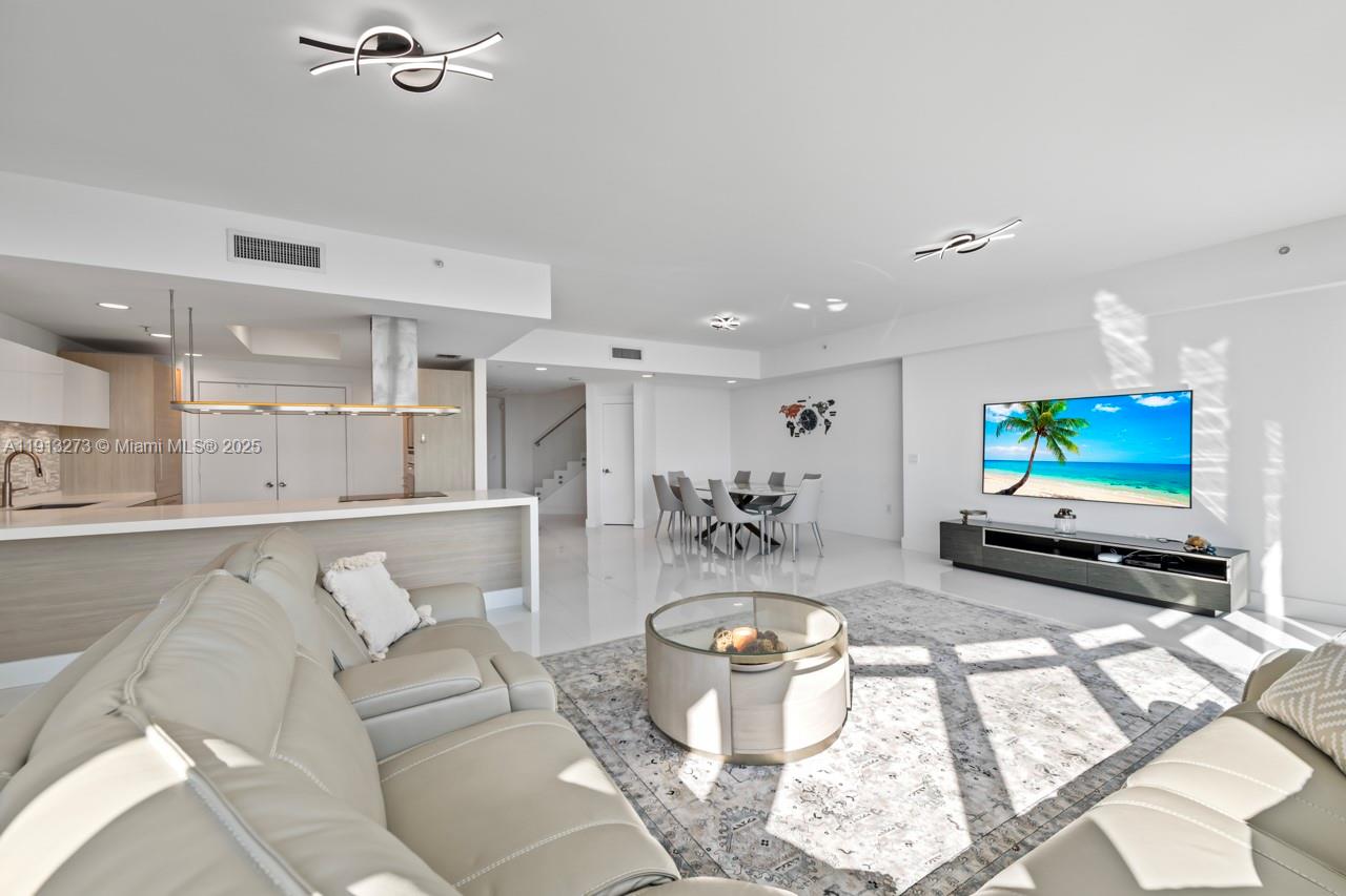 17301 Biscayne Blvd #811, North Miami Beach FL 33160