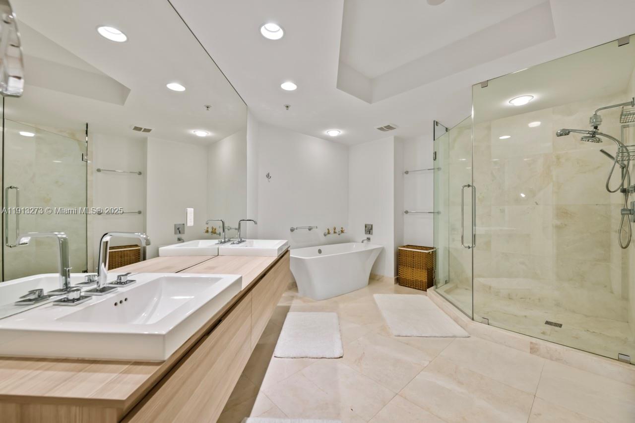 17301 Biscayne Blvd #811, North Miami Beach FL 33160