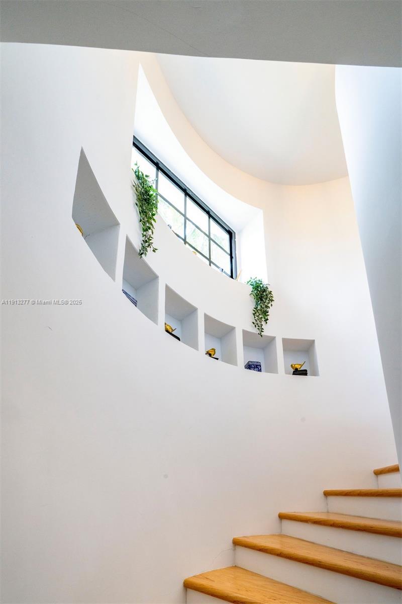 5149 Alton Rd, Miami Beach FL 33140
