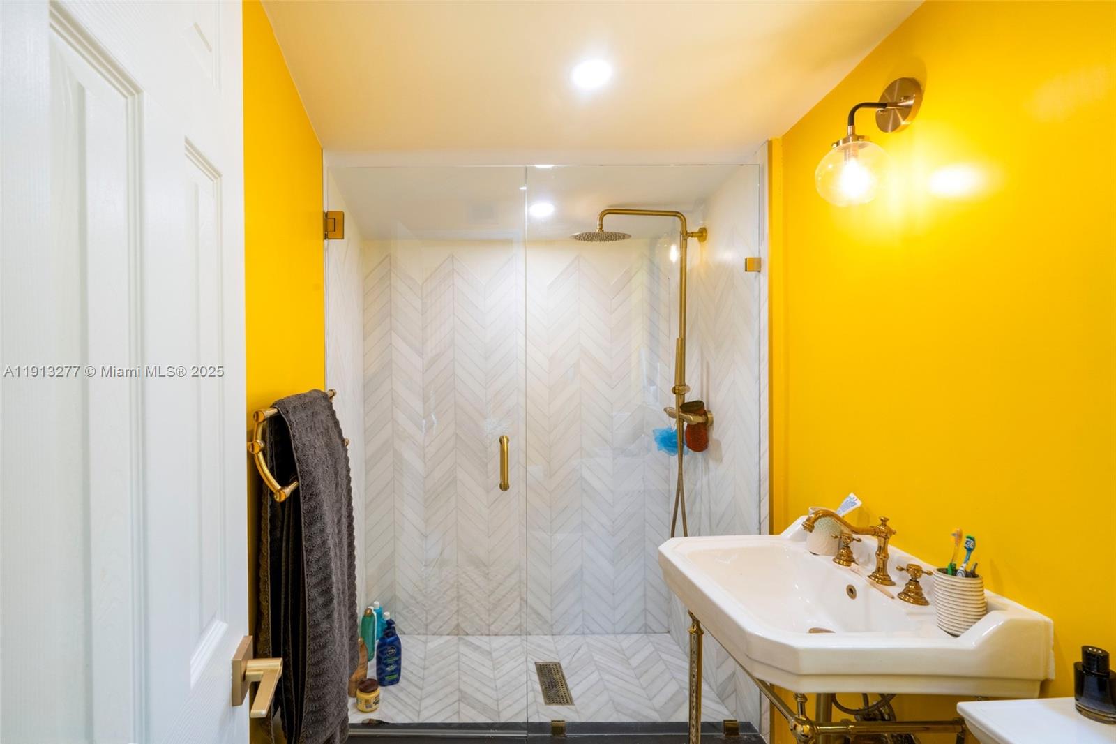 5149 Alton Rd, Miami Beach FL 33140