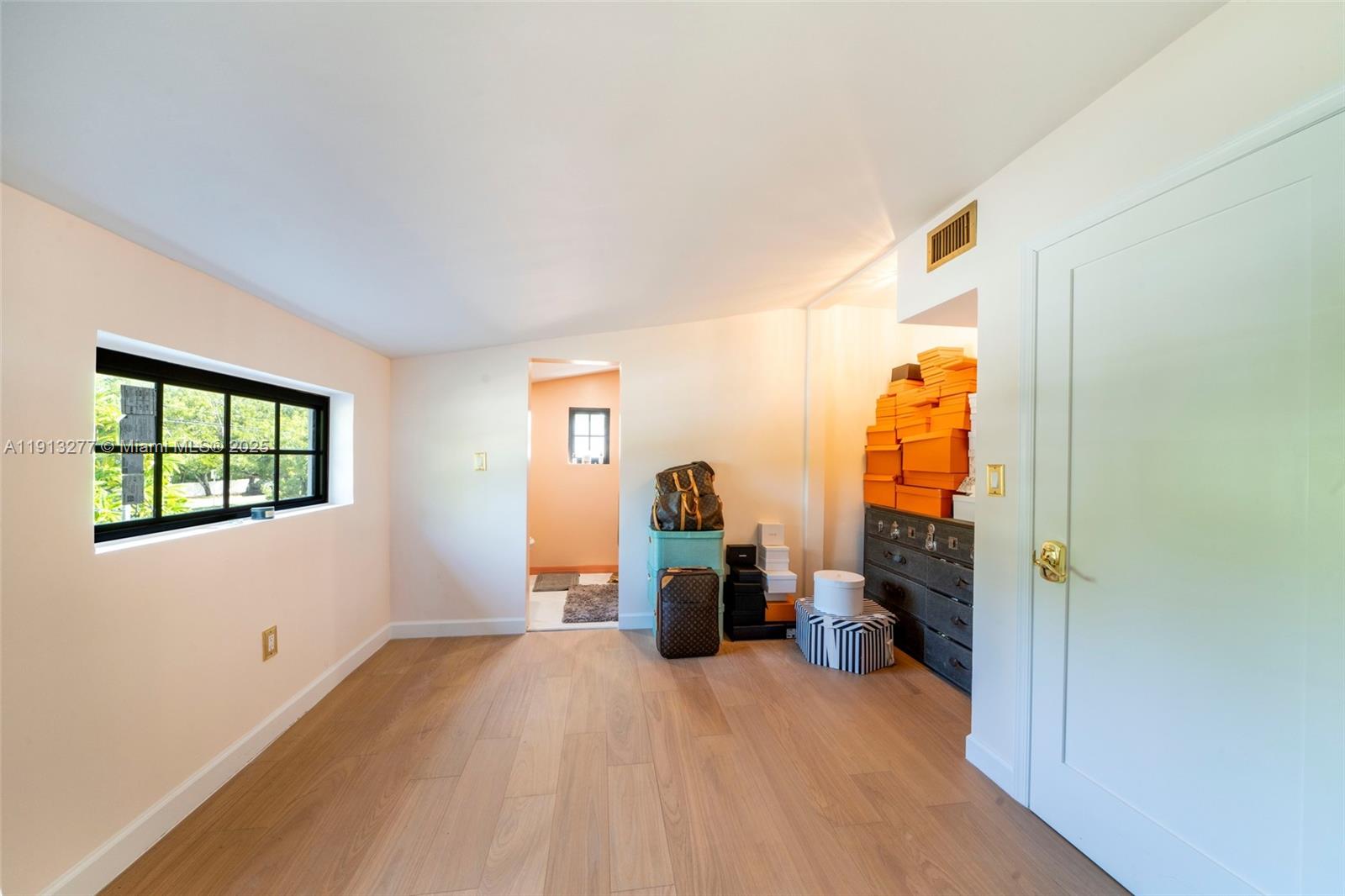 5149 Alton Rd, Miami Beach FL 33140