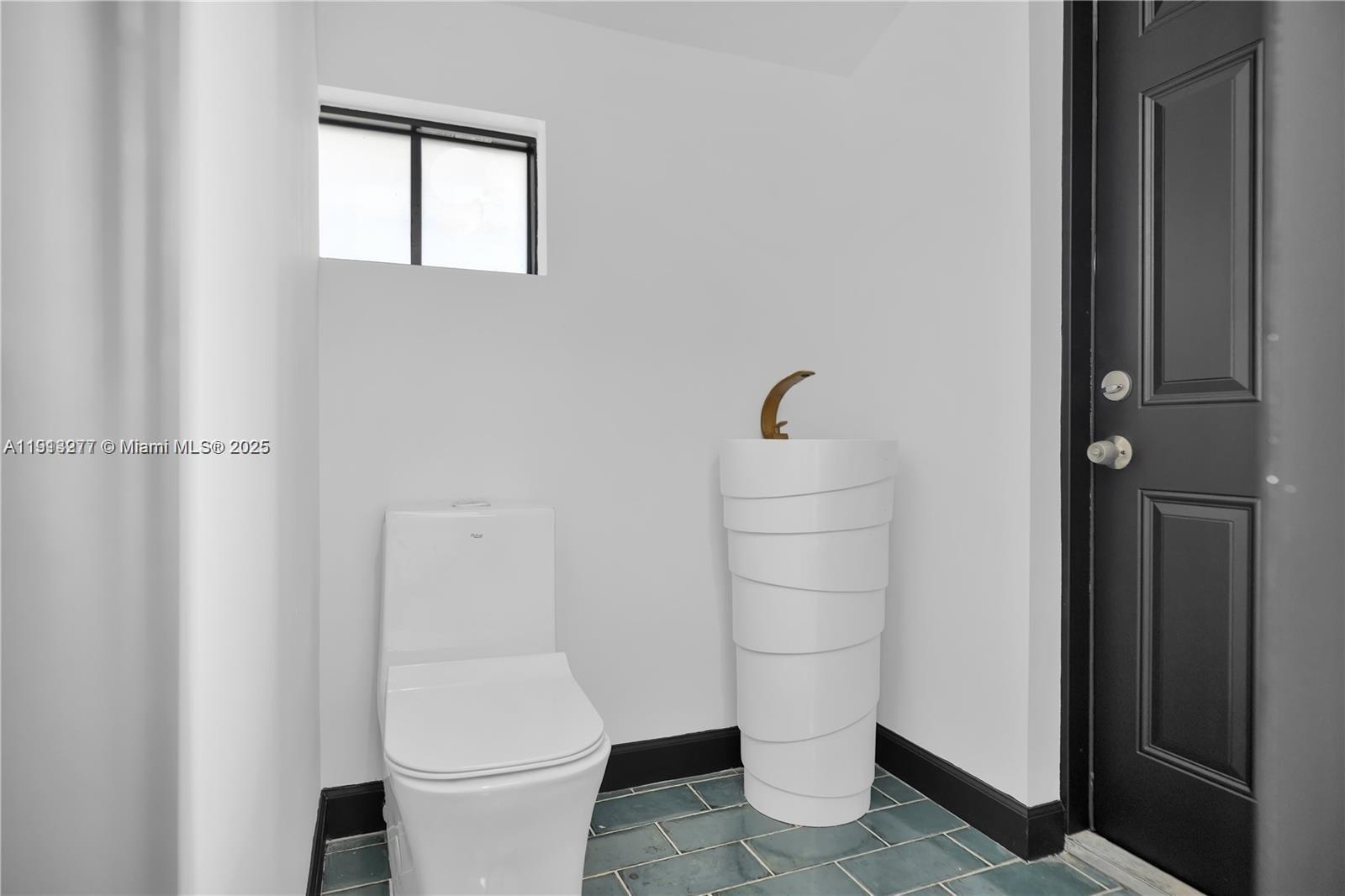 5149 Alton Rd, Miami Beach FL 33140