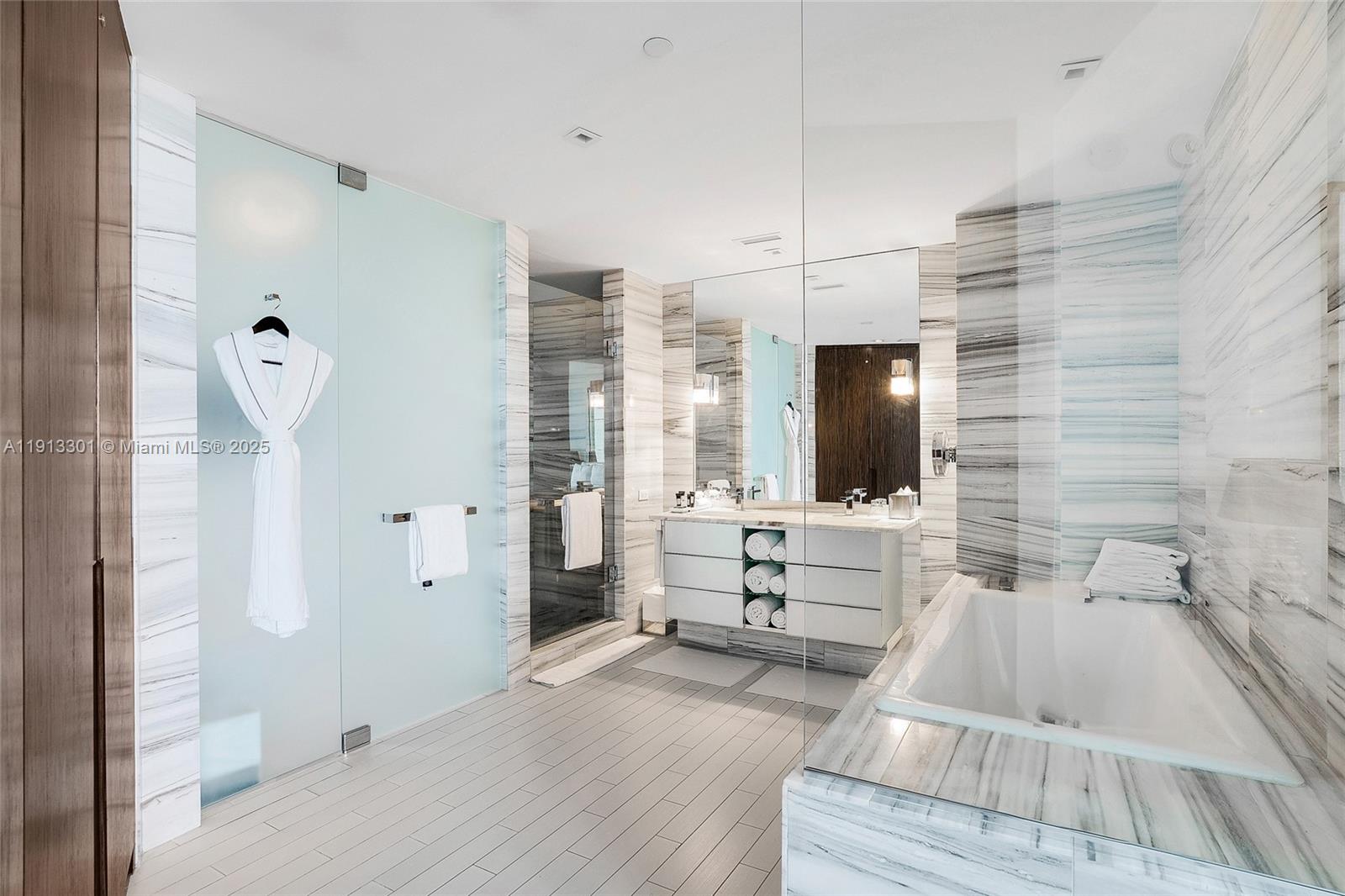 2201 Collins Ave #431, Miami Beach FL 33139