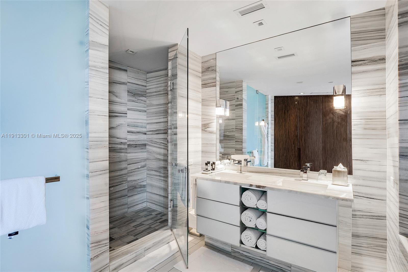 2201 Collins Ave #431, Miami Beach FL 33139