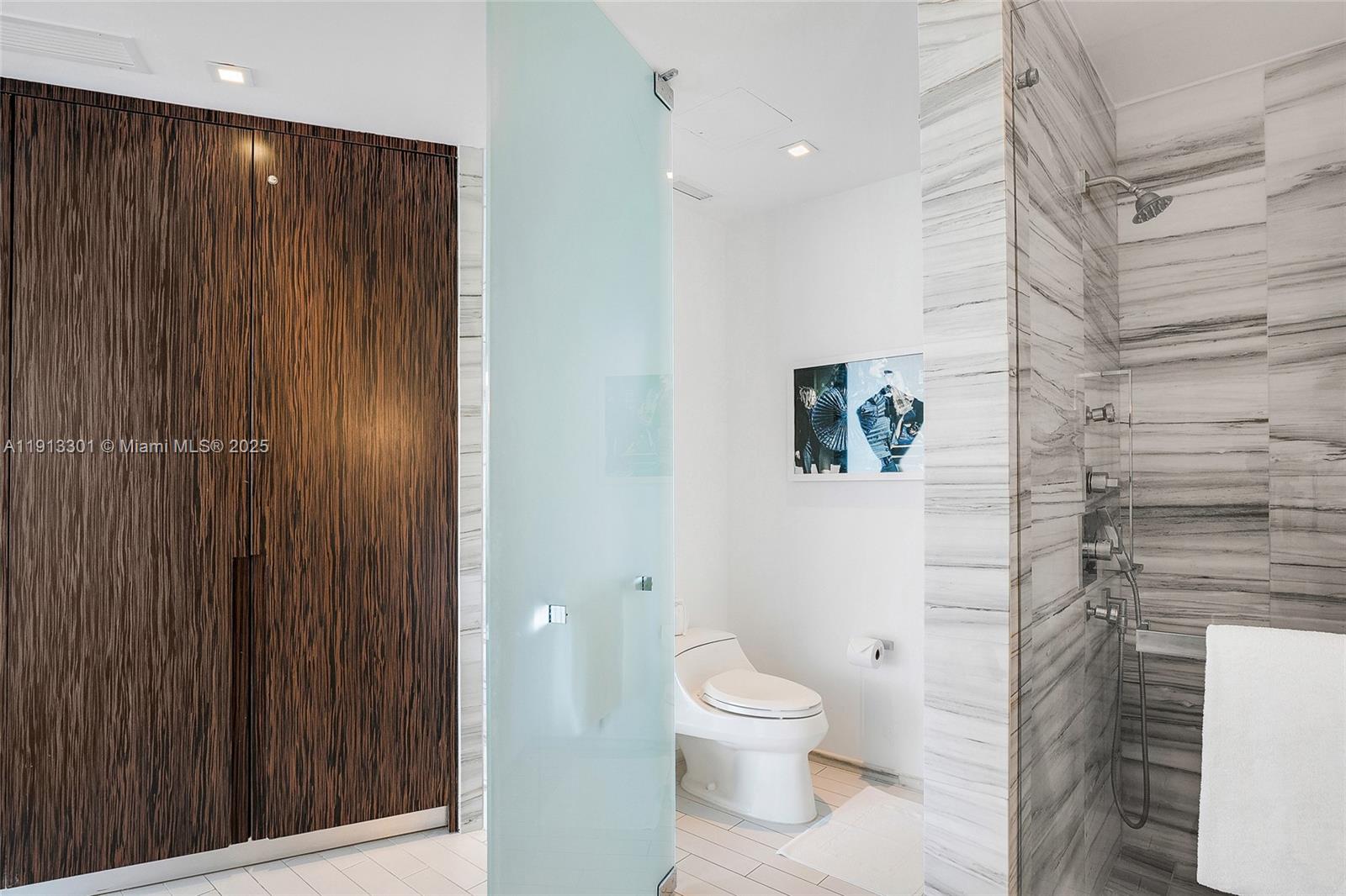 2201 Collins Ave #431, Miami Beach FL 33139