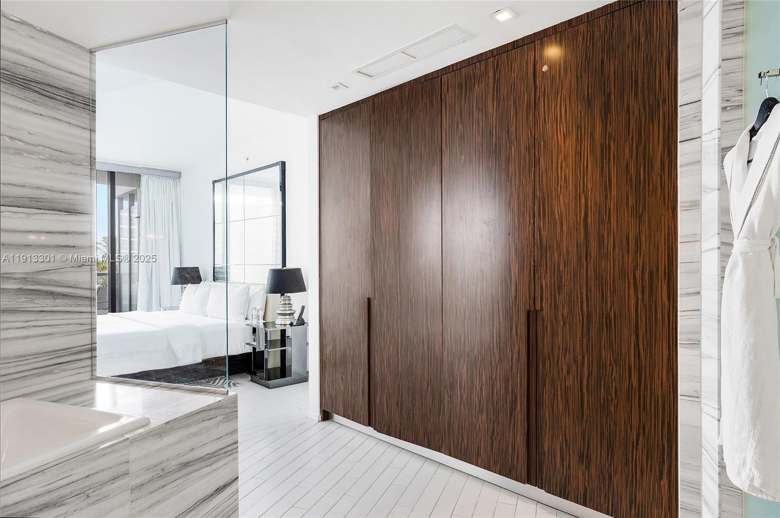 2201 Collins Ave #431, Miami Beach FL 33139