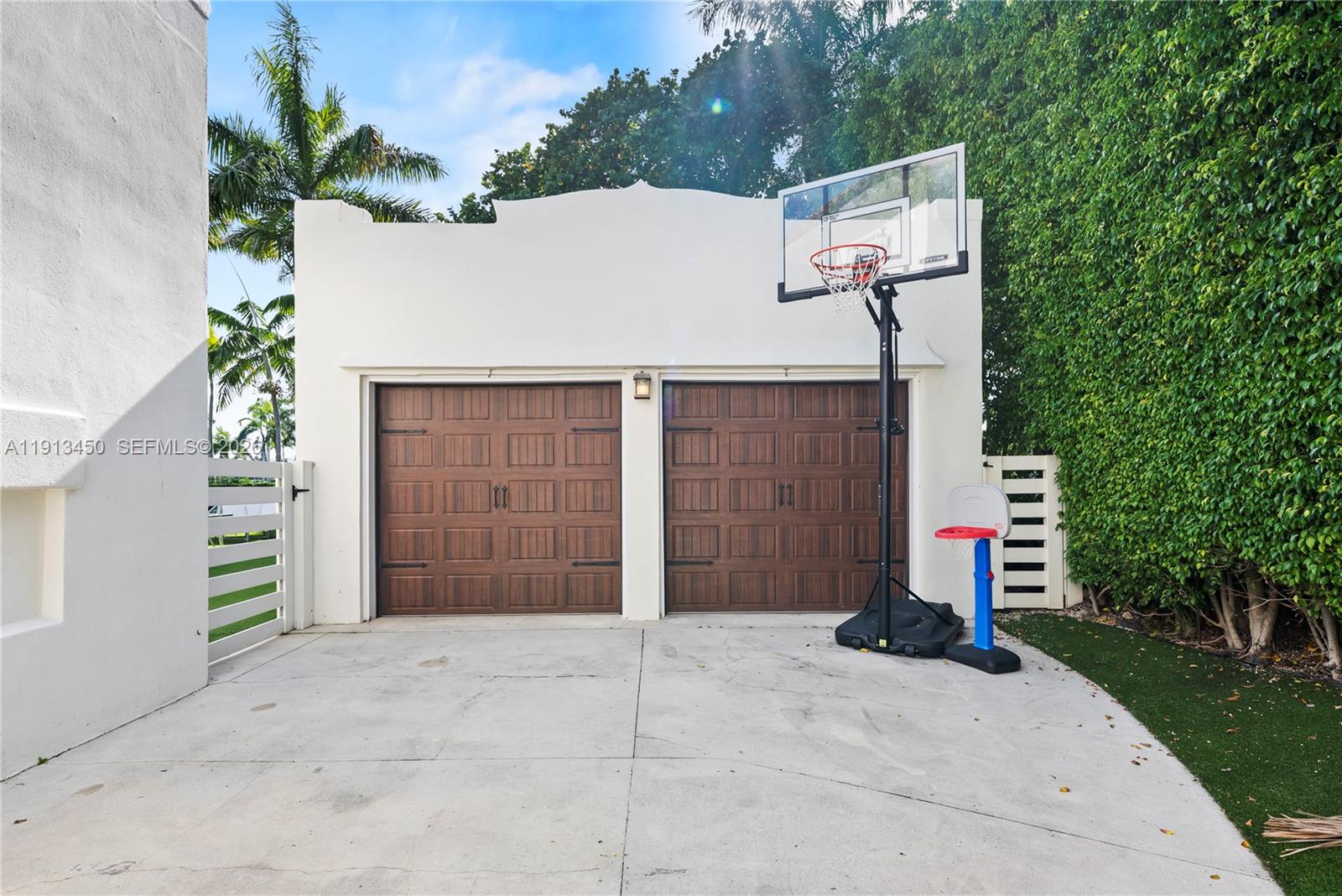 5800 La Gorce Dr, Miami Beach FL 33140