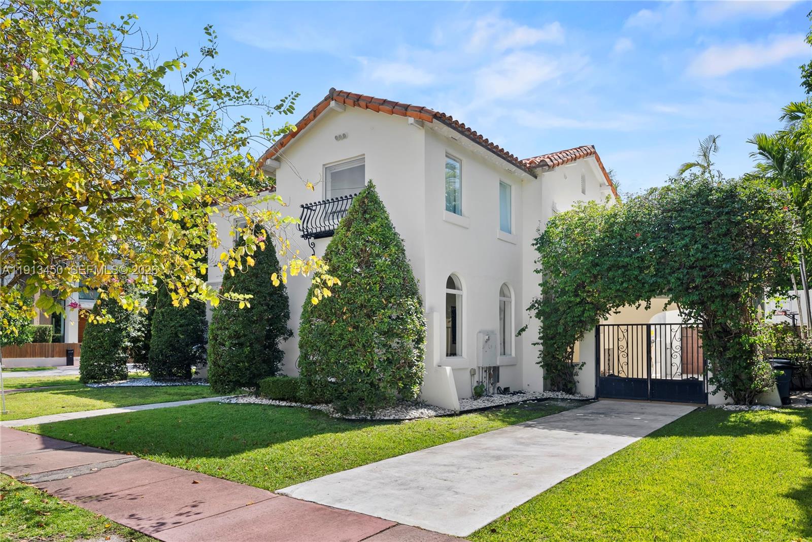 5800 La Gorce Dr, Miami Beach FL 33140