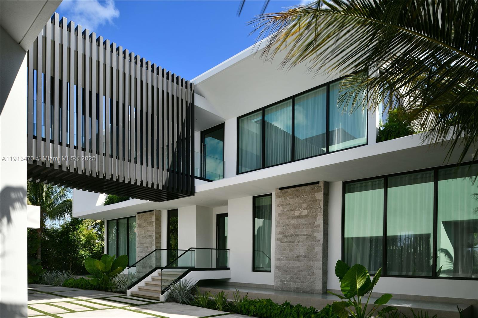 375 N Hibiscus Dr, Miami Beach FL 33139