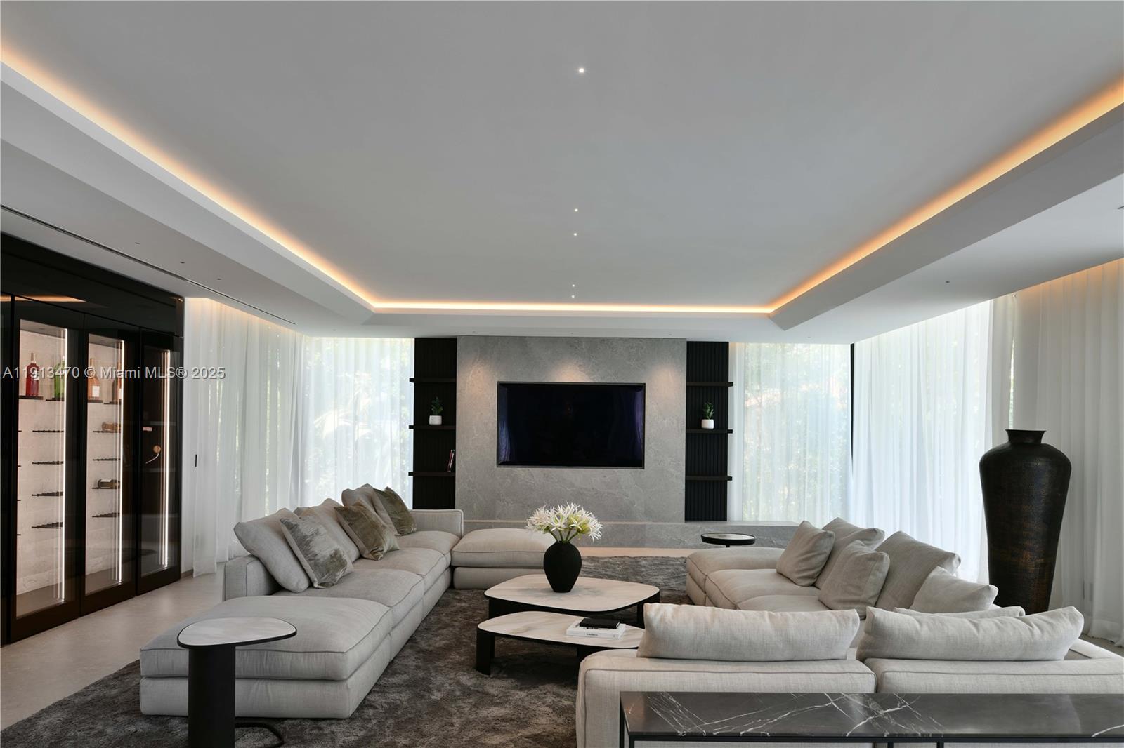 375 N Hibiscus Dr, Miami Beach FL 33139