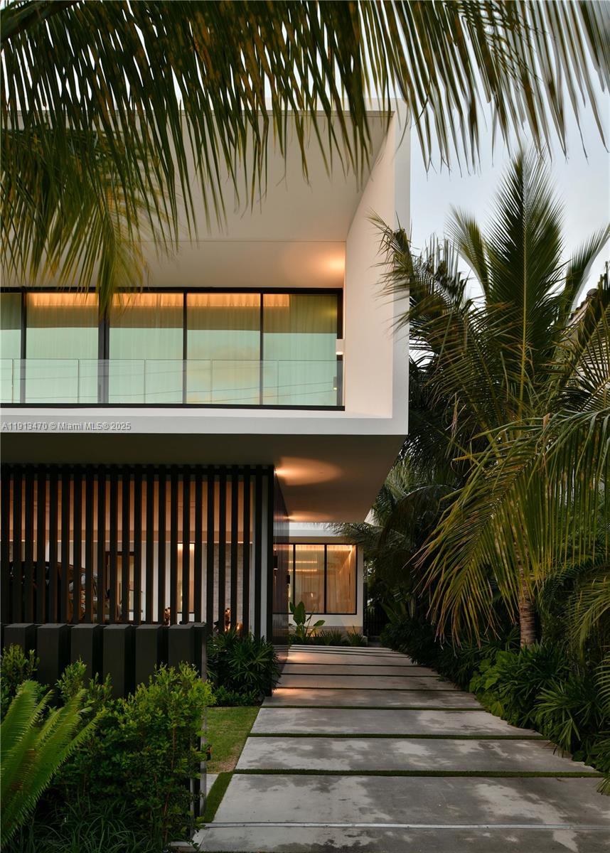 375 N Hibiscus Dr, Miami Beach FL 33139