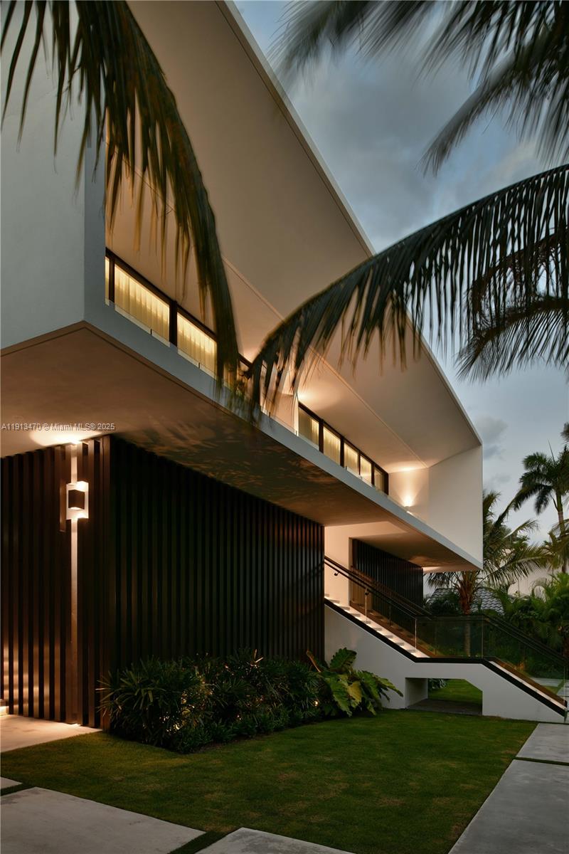 375 N Hibiscus Dr, Miami Beach FL 33139