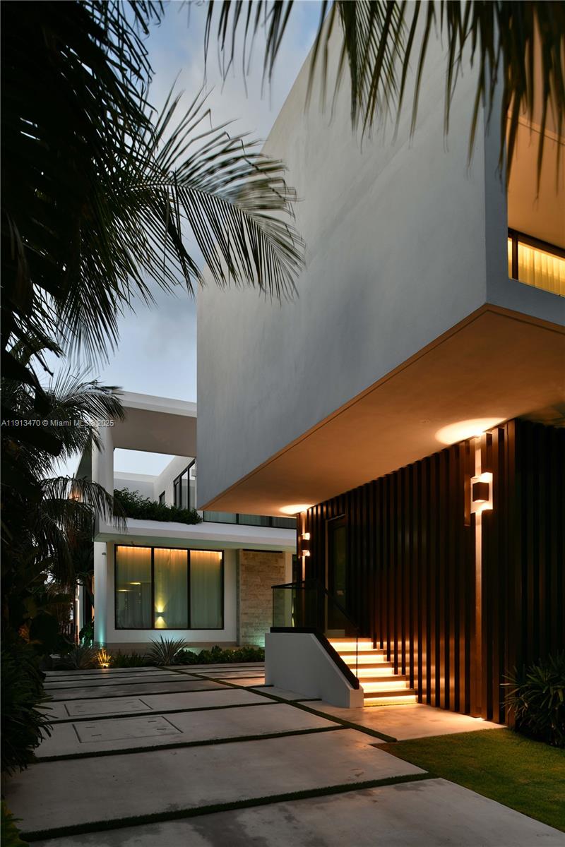 375 N Hibiscus Dr, Miami Beach FL 33139