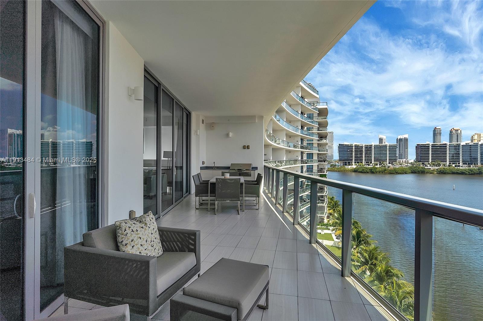 3250 NE 188th St #703, Aventura FL 33180