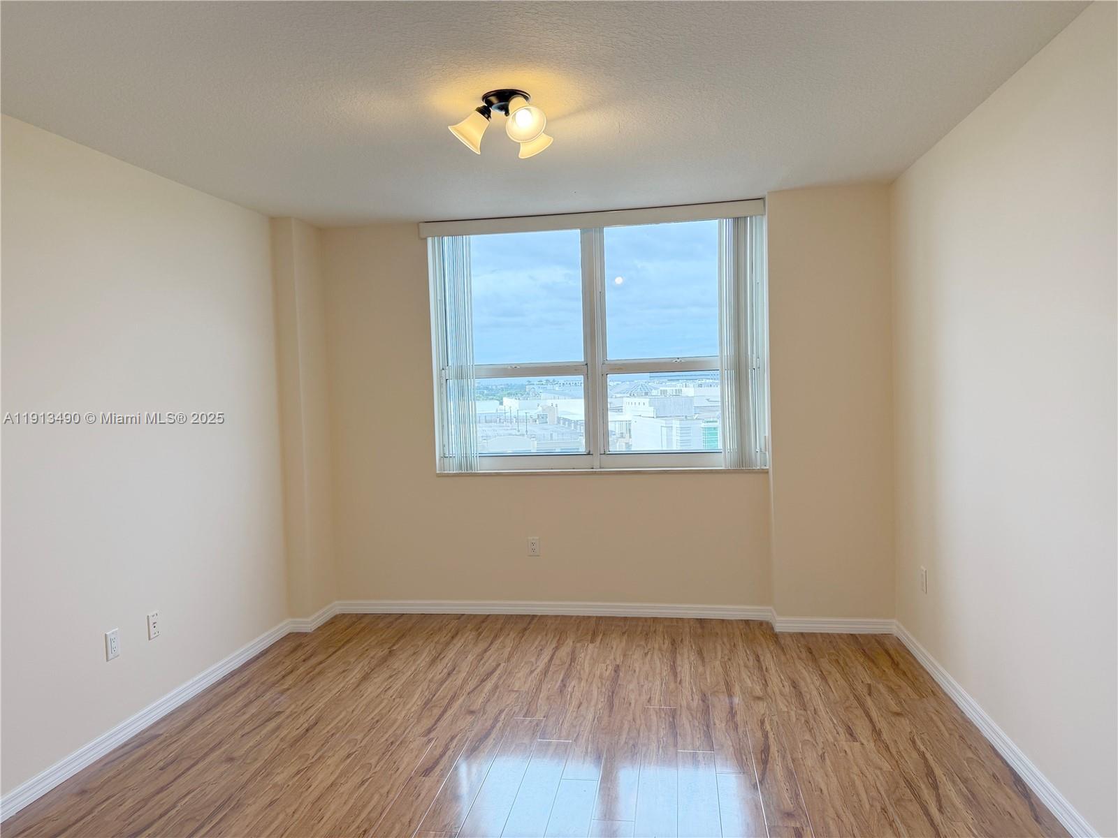19501 W Country Club Dr #912, Aventura FL 33180