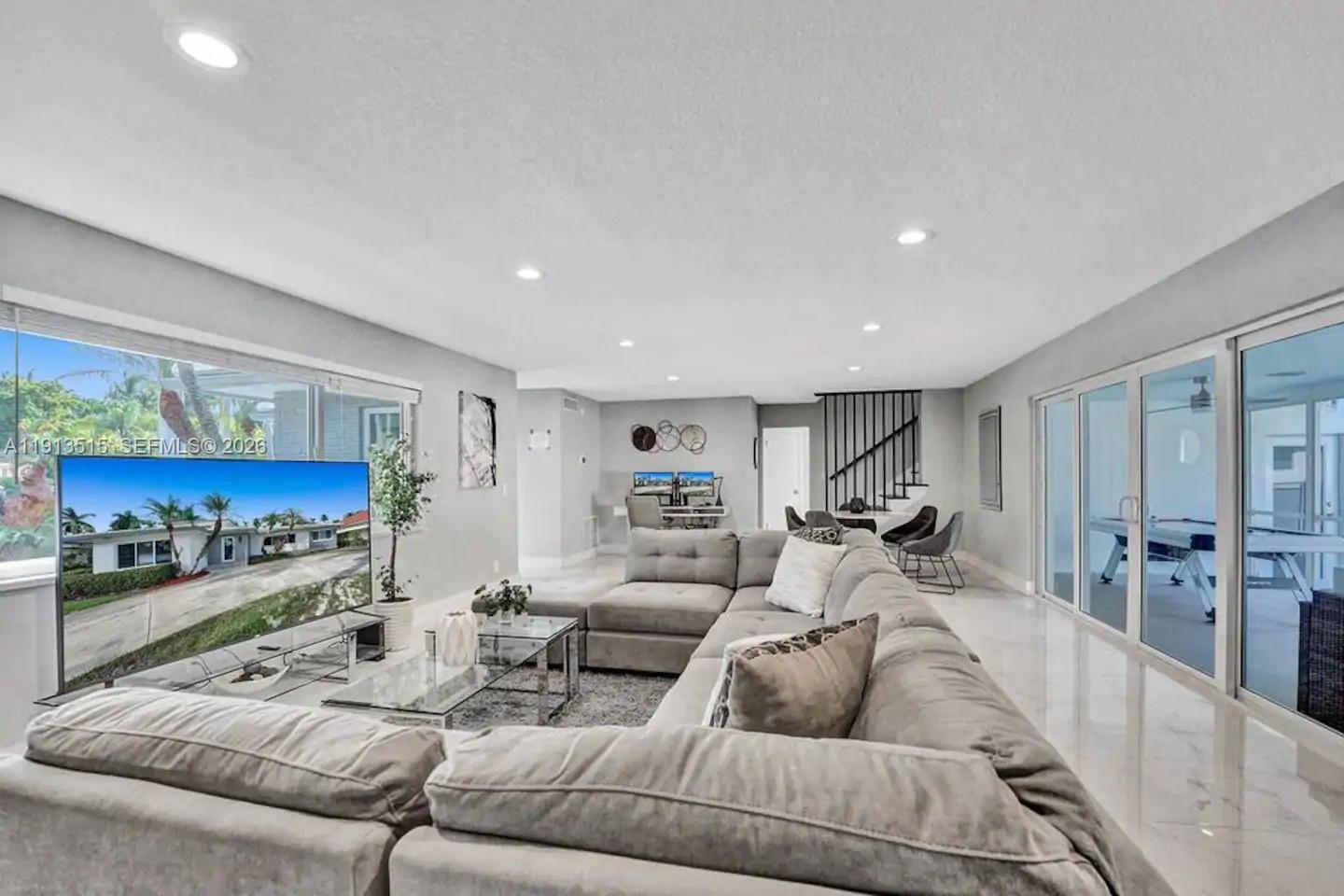 1241 Hollywood Blvd, Hollywood FL 33019