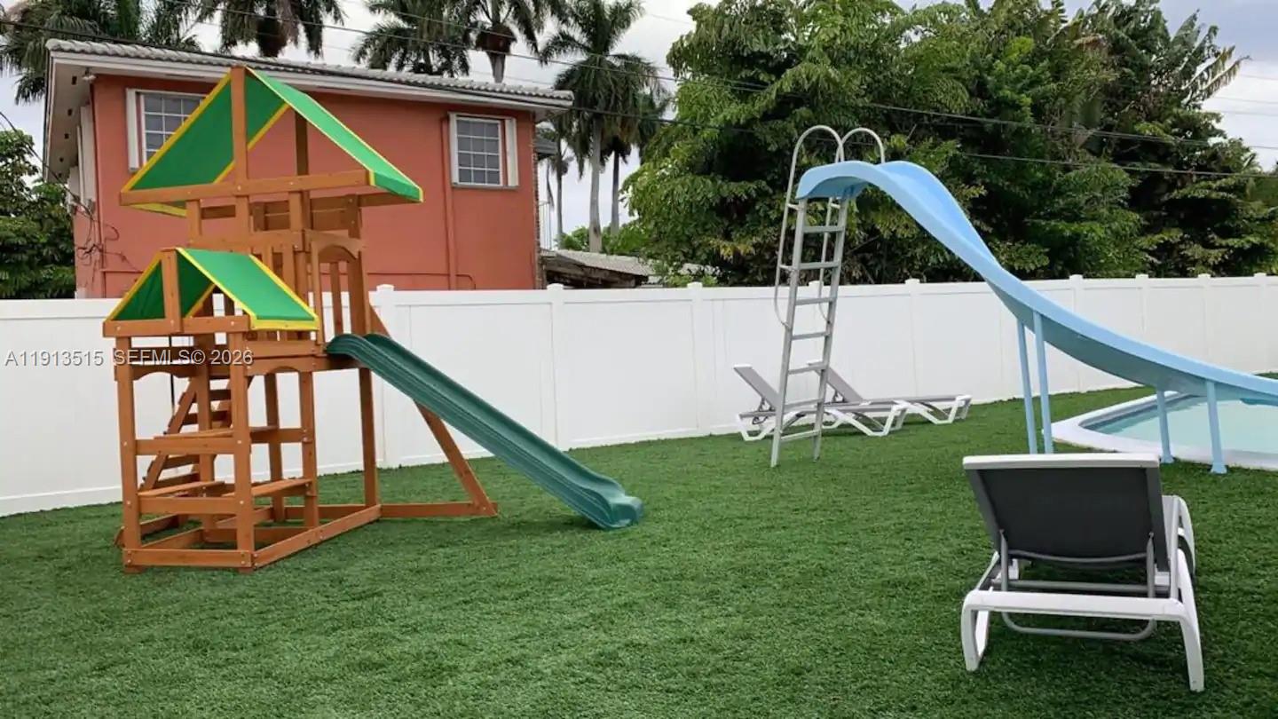1241 Hollywood Blvd, Hollywood FL 33019