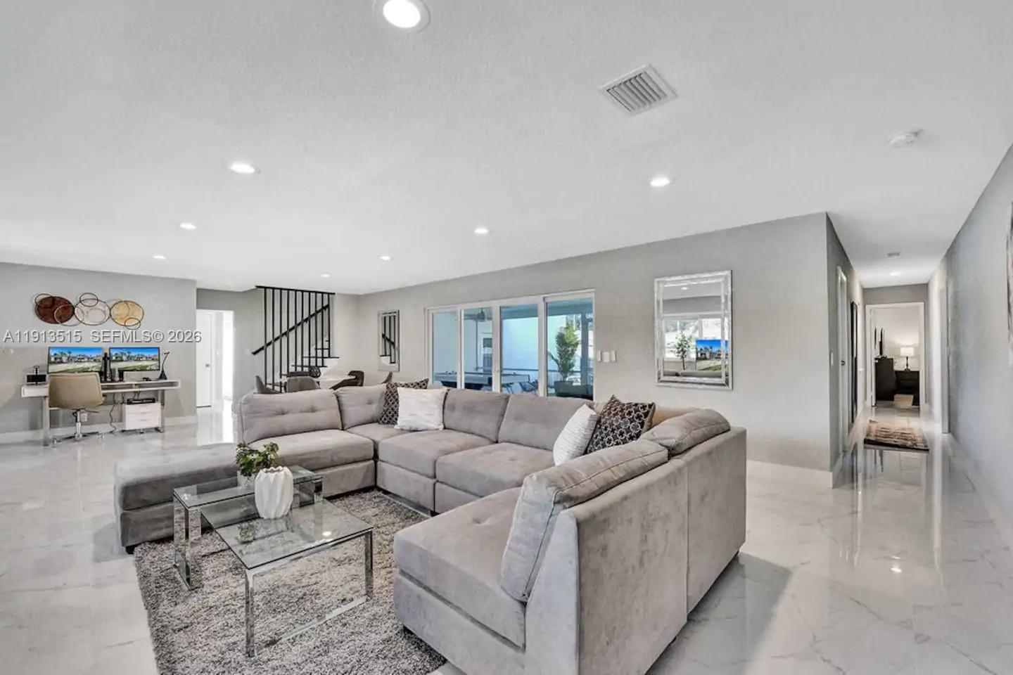 1241 Hollywood Blvd, Hollywood FL 33019