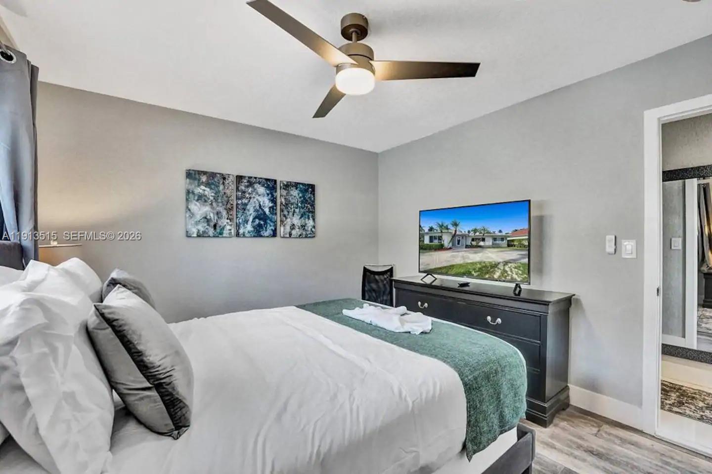 1241 Hollywood Blvd, Hollywood FL 33019