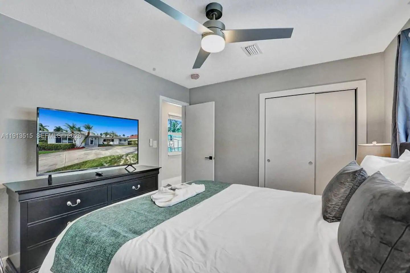 1241 Hollywood Blvd, Hollywood FL 33019