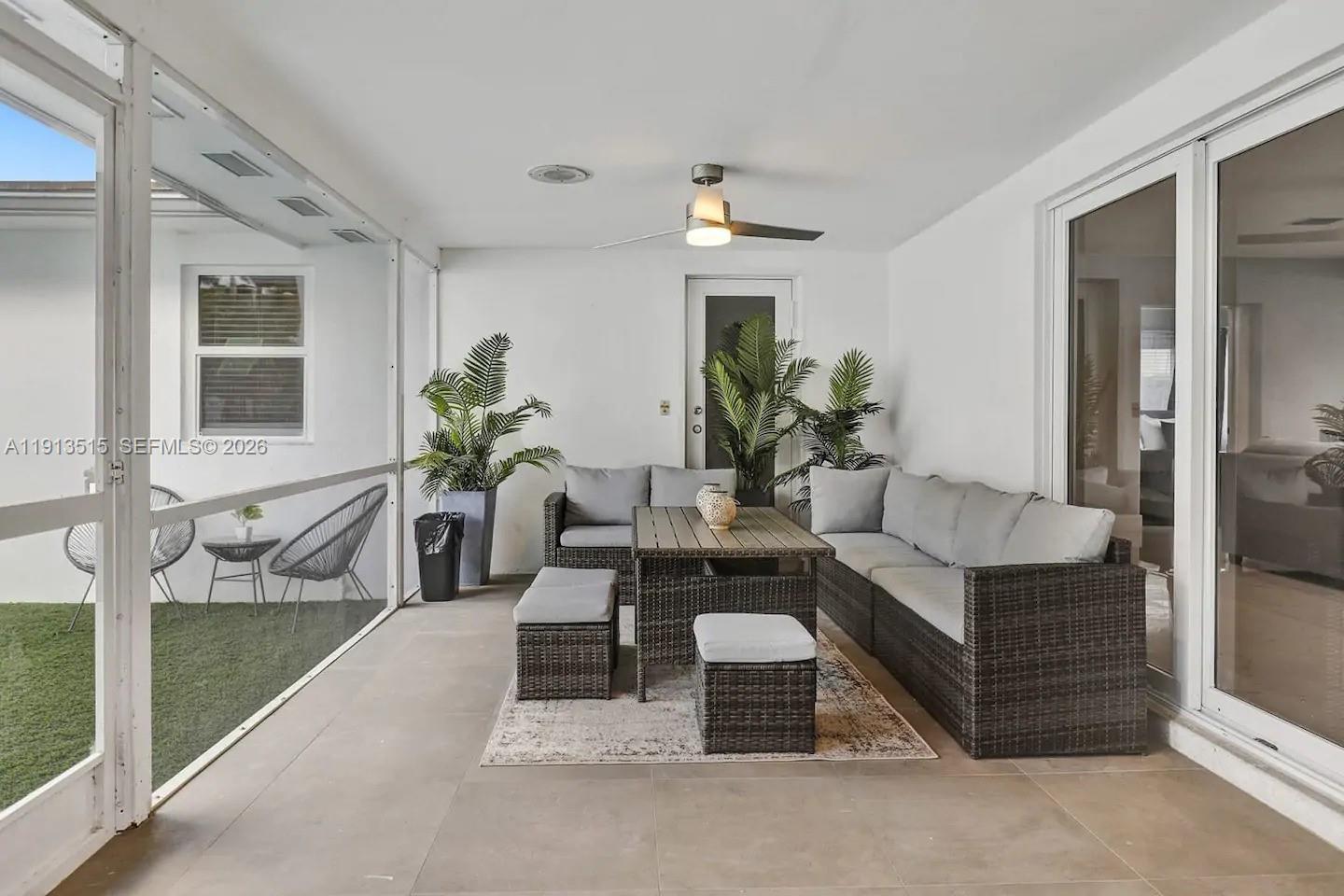 1241 Hollywood Blvd, Hollywood FL 33019