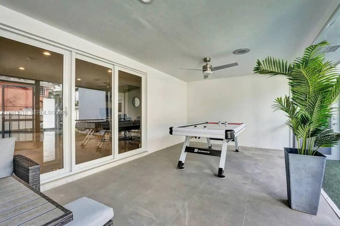 1241 Hollywood Blvd, Hollywood FL 33019