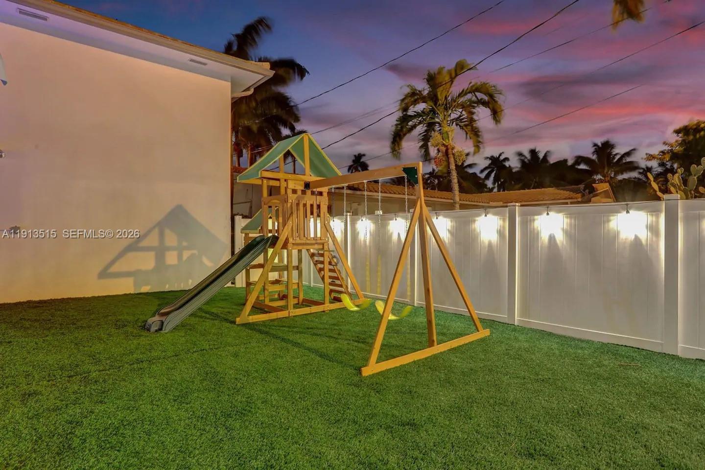 1241 Hollywood Blvd, Hollywood FL 33019