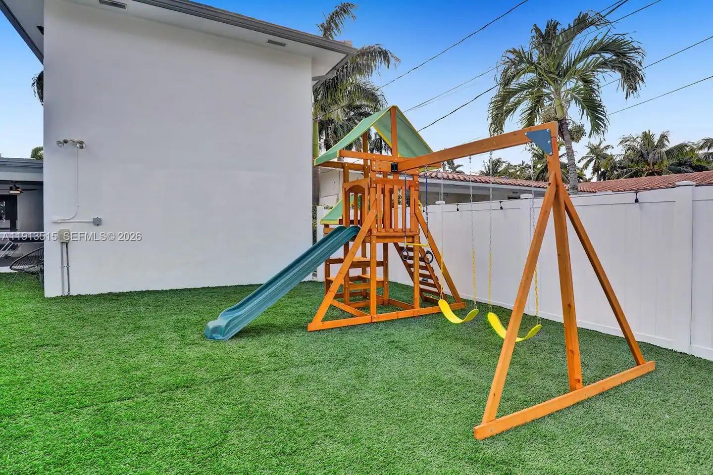 1241 Hollywood Blvd, Hollywood FL 33019