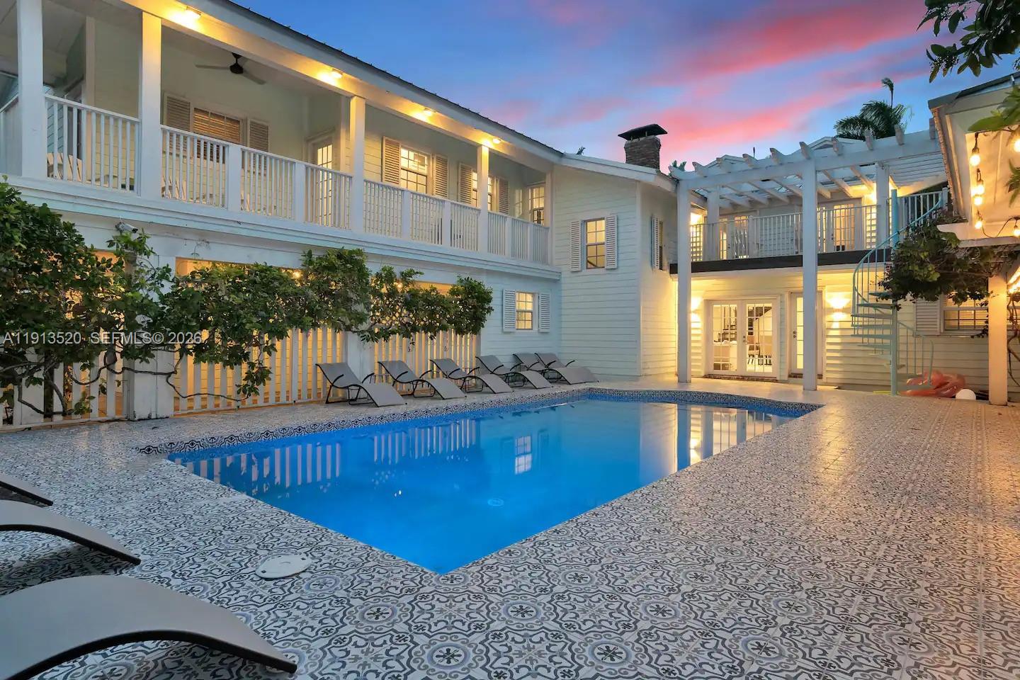 1025 N Southlake Dr, Hollywood FL 33019