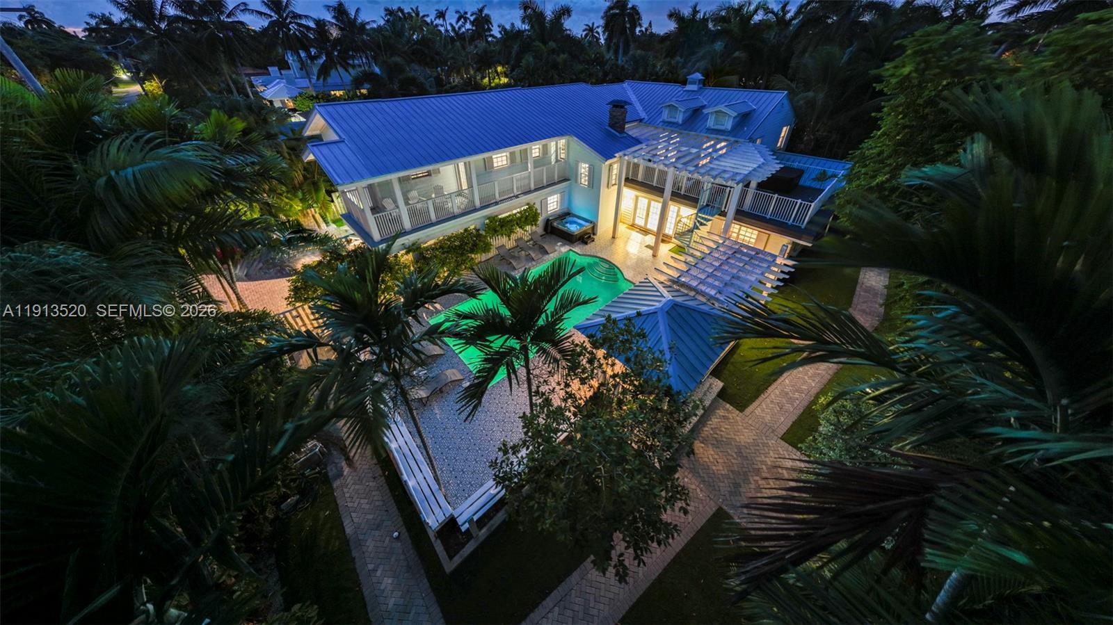 1025 N Southlake Dr, Hollywood FL 33019