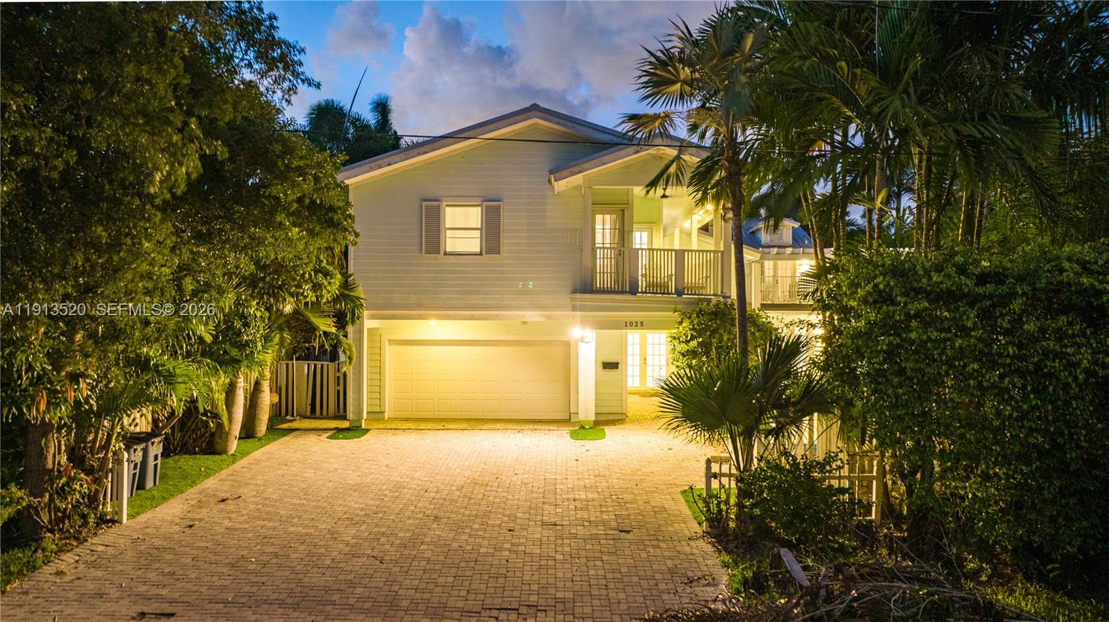 1025 N Southlake Dr, Hollywood FL 33019