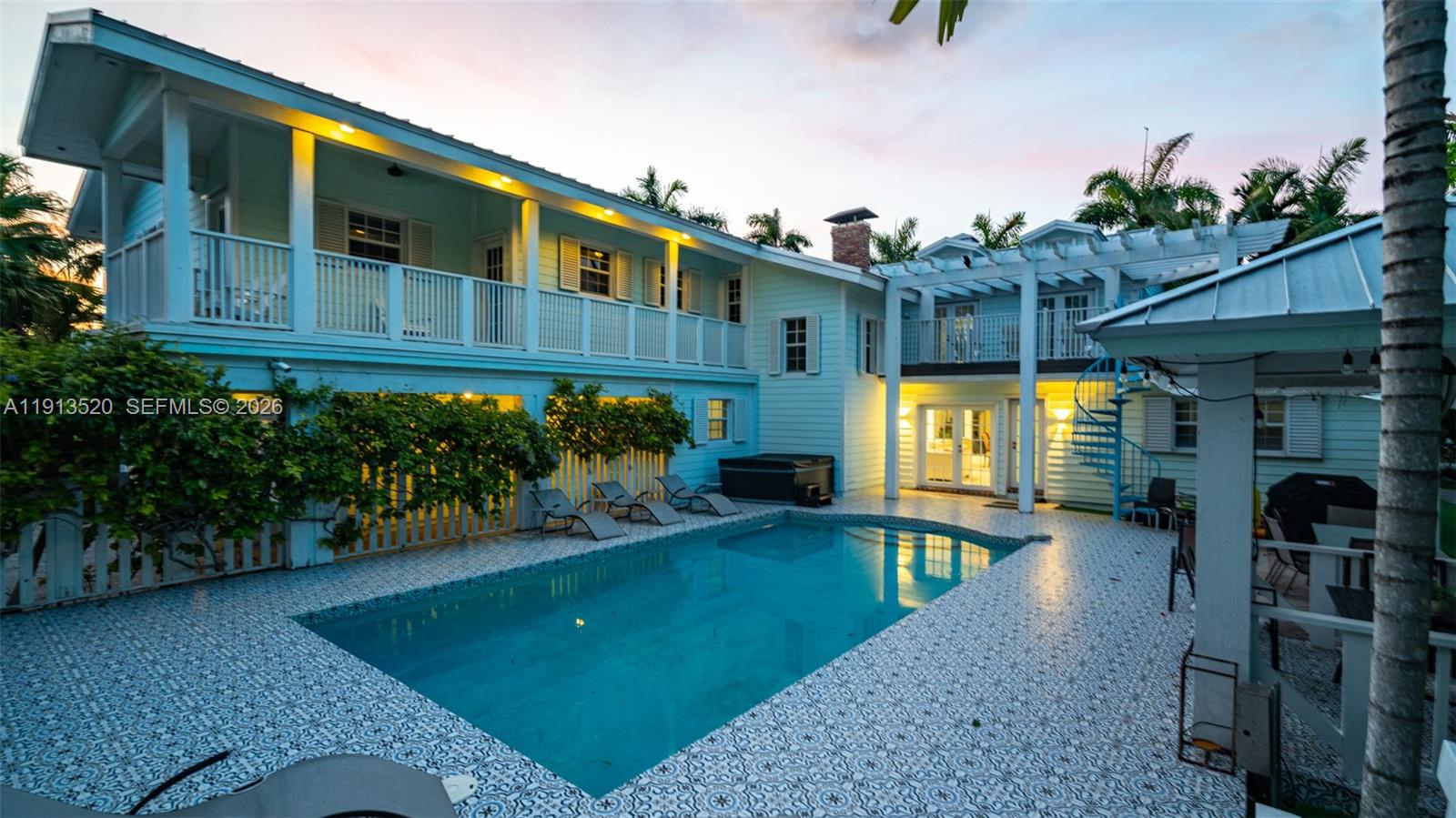 1025 N Southlake Dr, Hollywood FL 33019