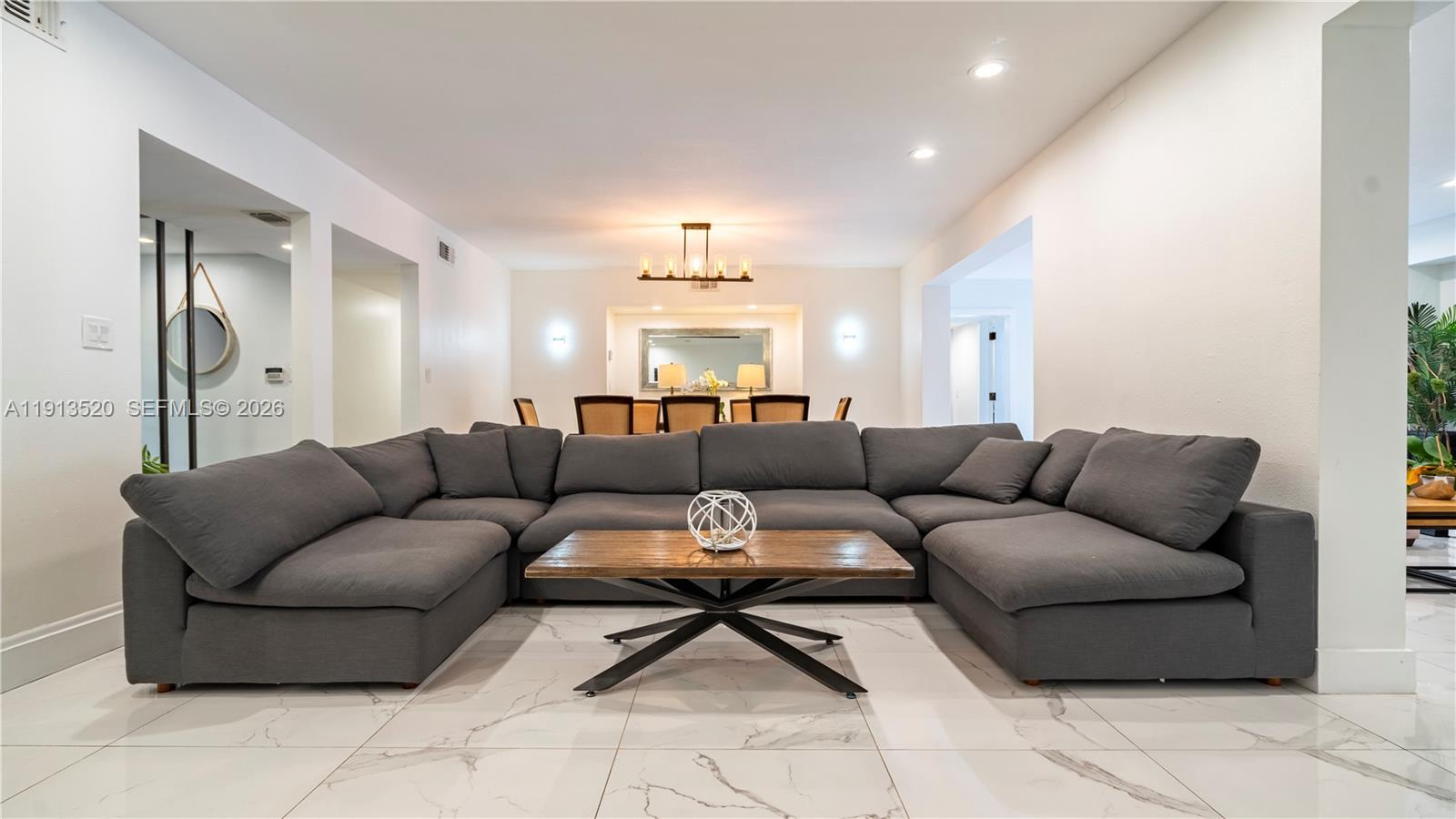 1025 N Southlake Dr, Hollywood FL 33019