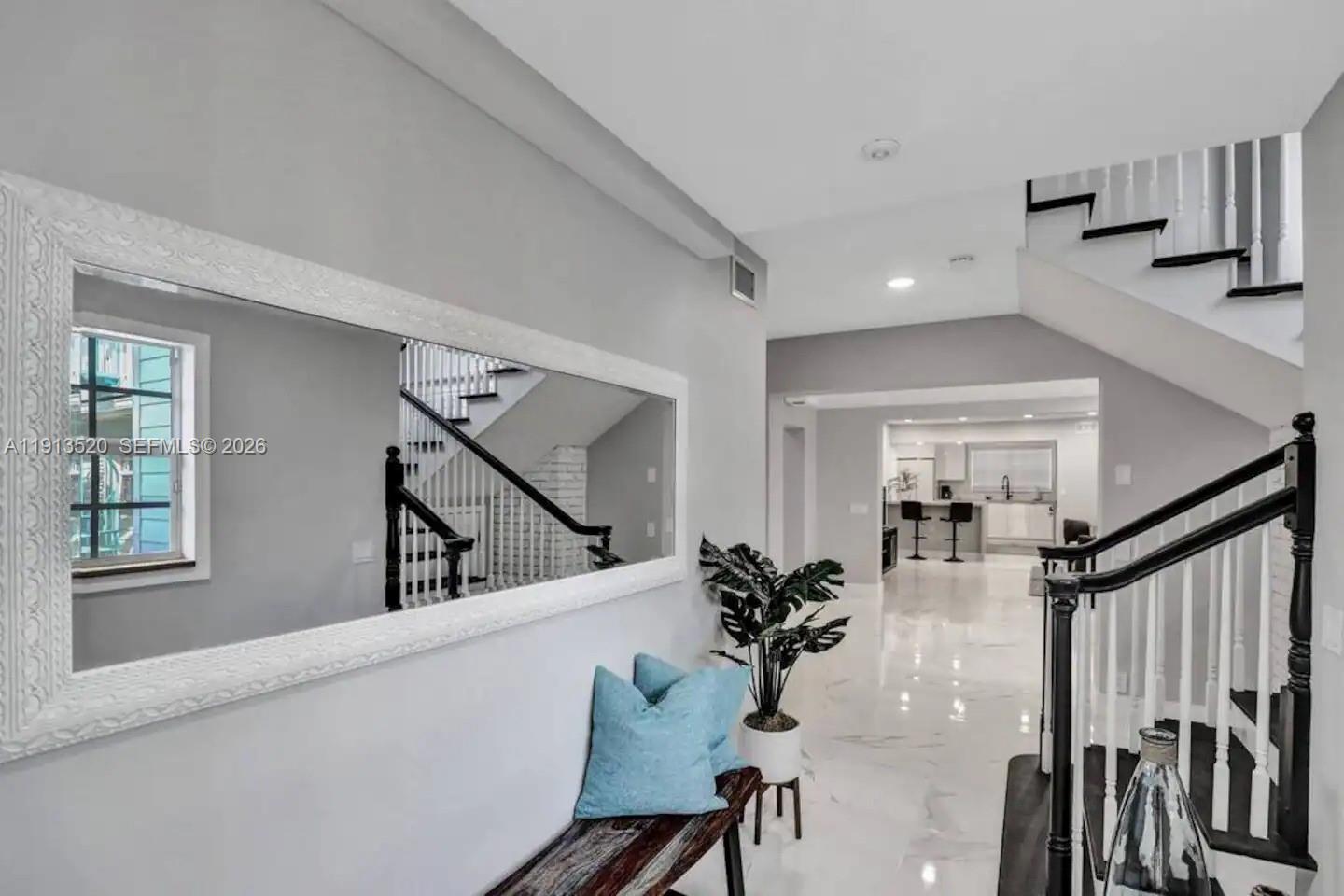 1025 N Southlake Dr, Hollywood FL 33019
