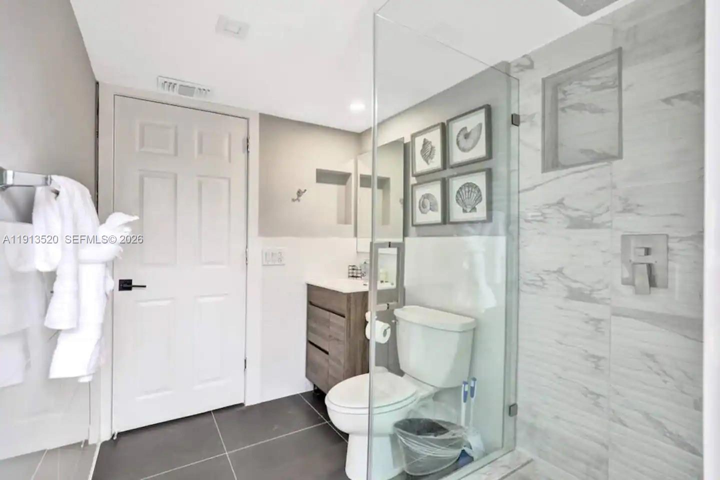 1025 N Southlake Dr, Hollywood FL 33019