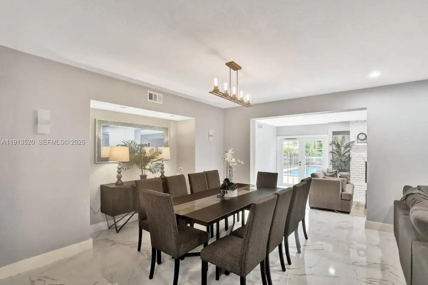 1025 N Southlake Dr, Hollywood FL 33019