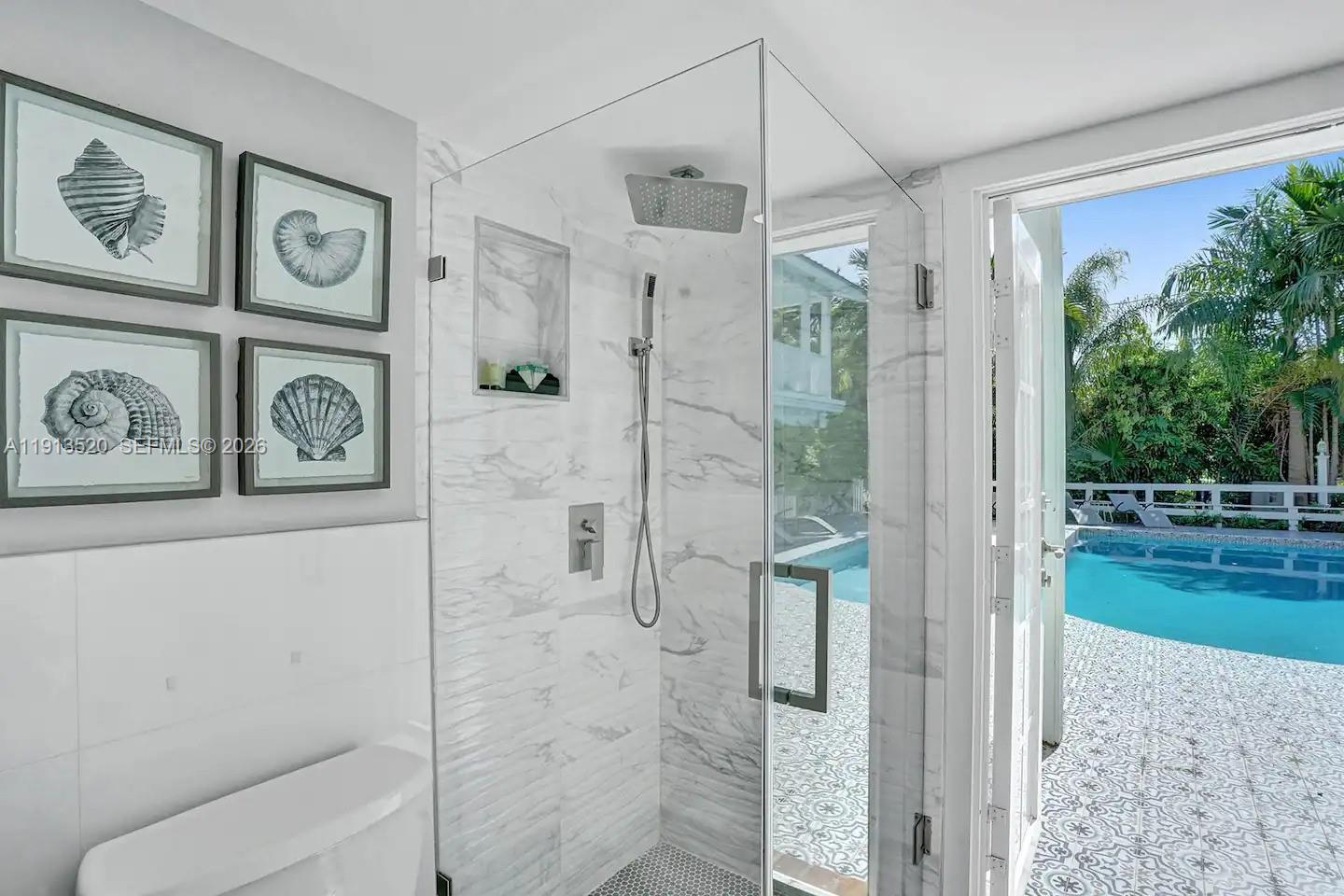 1025 N Southlake Dr, Hollywood FL 33019