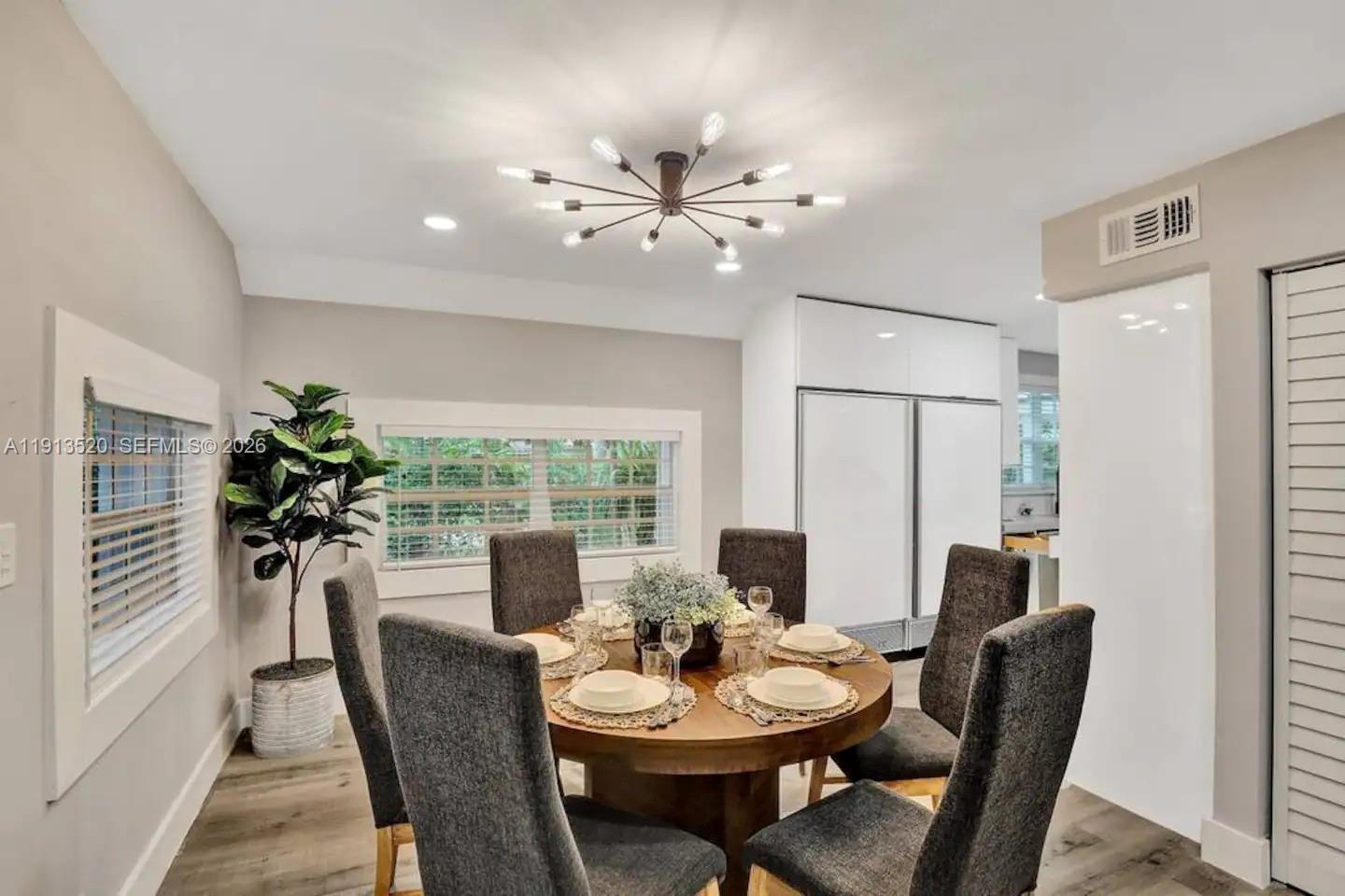 1025 N Southlake Dr, Hollywood FL 33019