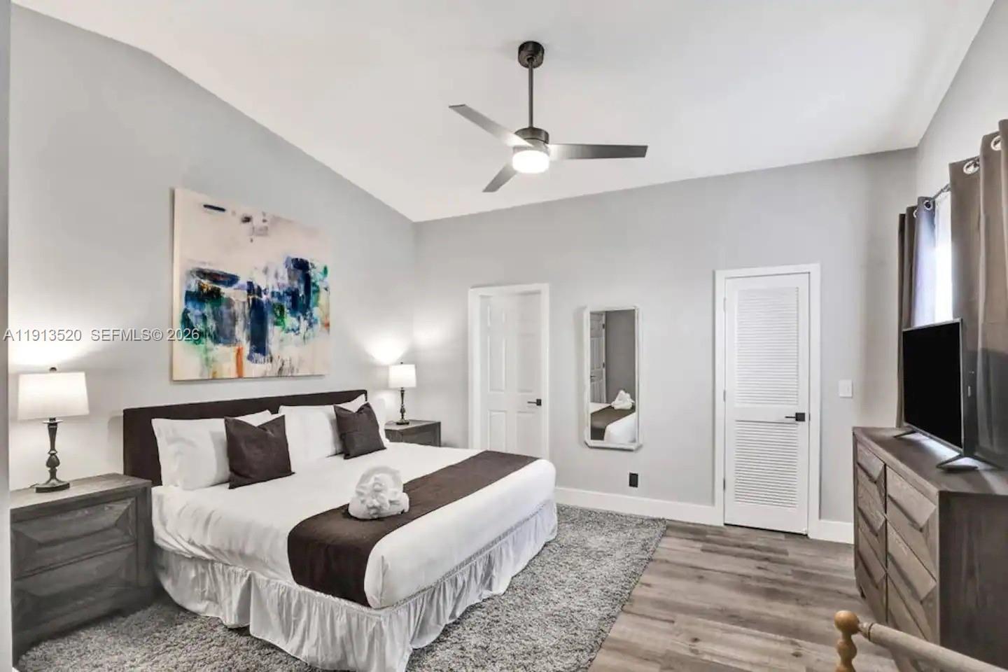 1025 N Southlake Dr, Hollywood FL 33019