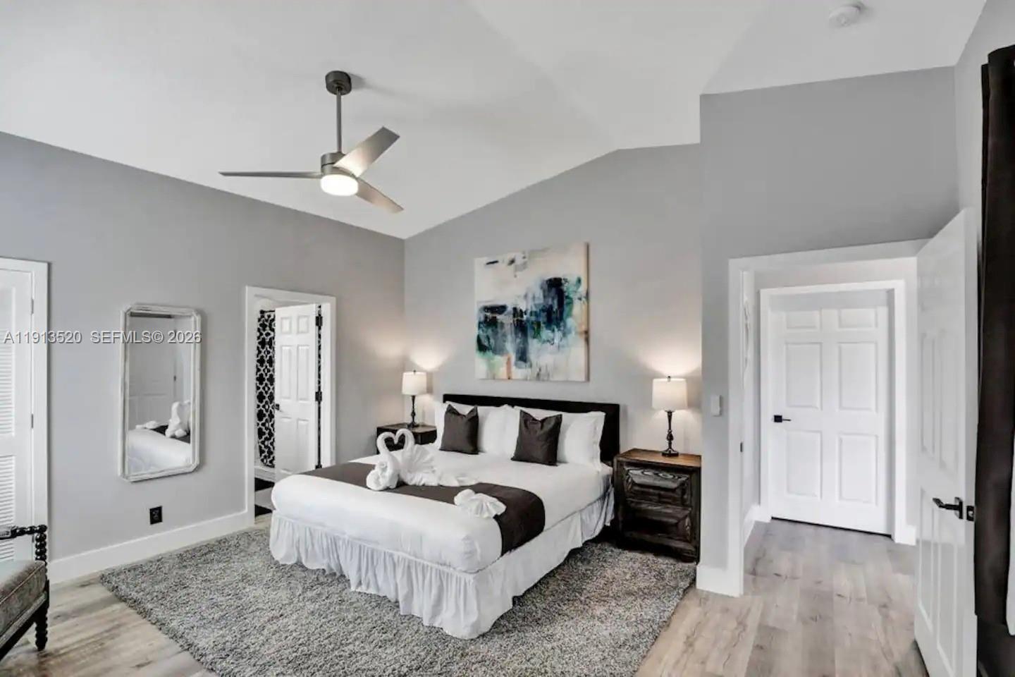 1025 N Southlake Dr, Hollywood FL 33019
