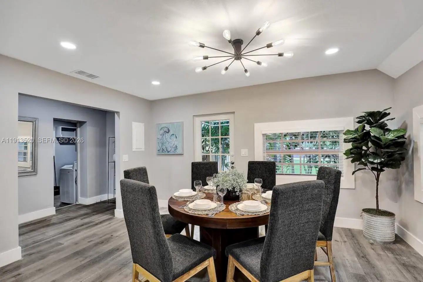 1025 N Southlake Dr, Hollywood FL 33019