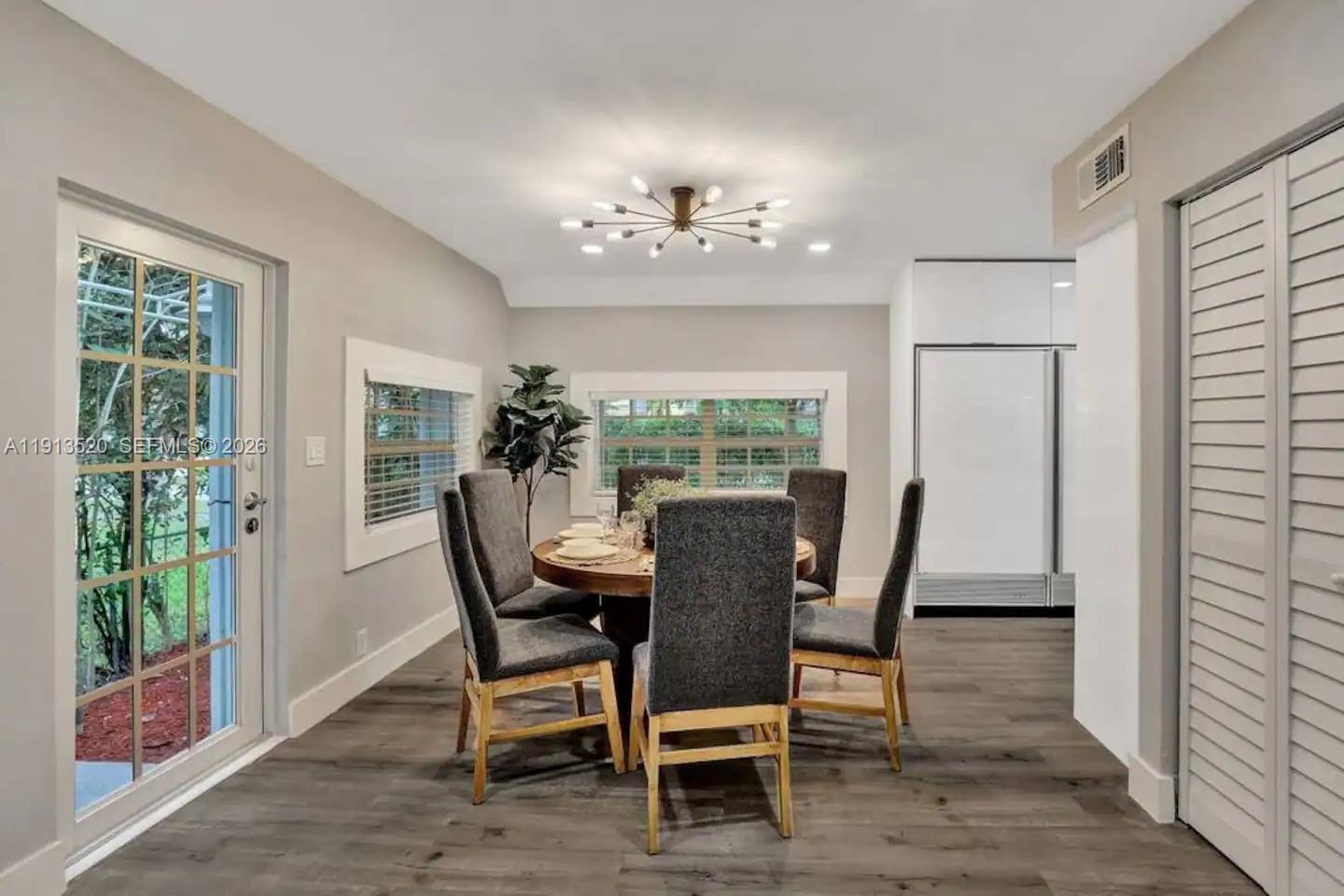 1025 N Southlake Dr, Hollywood FL 33019
