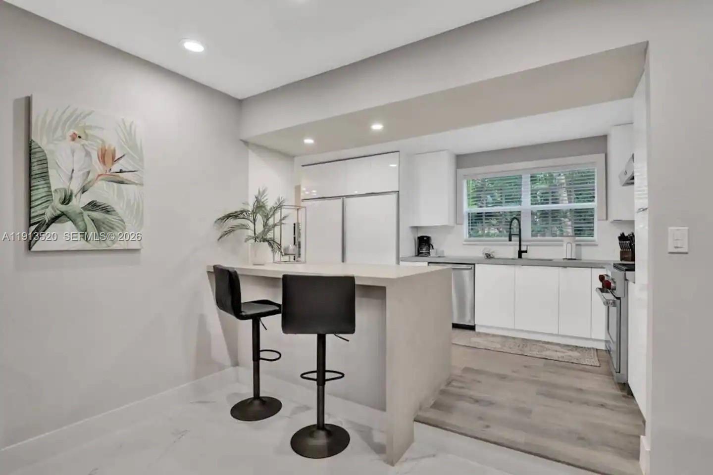 1025 N Southlake Dr, Hollywood FL 33019