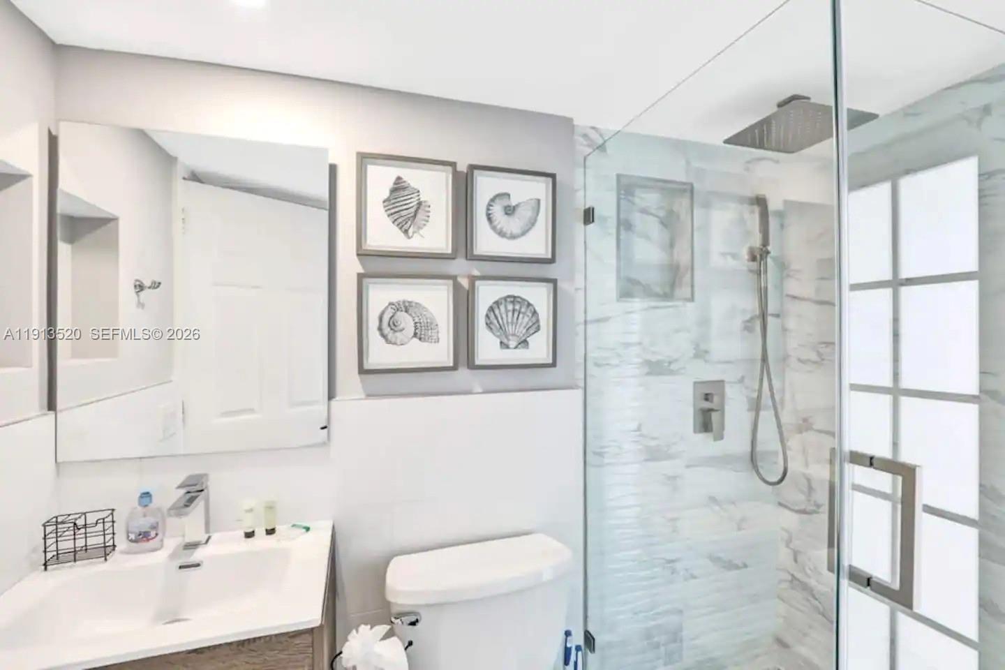 1025 N Southlake Dr, Hollywood FL 33019