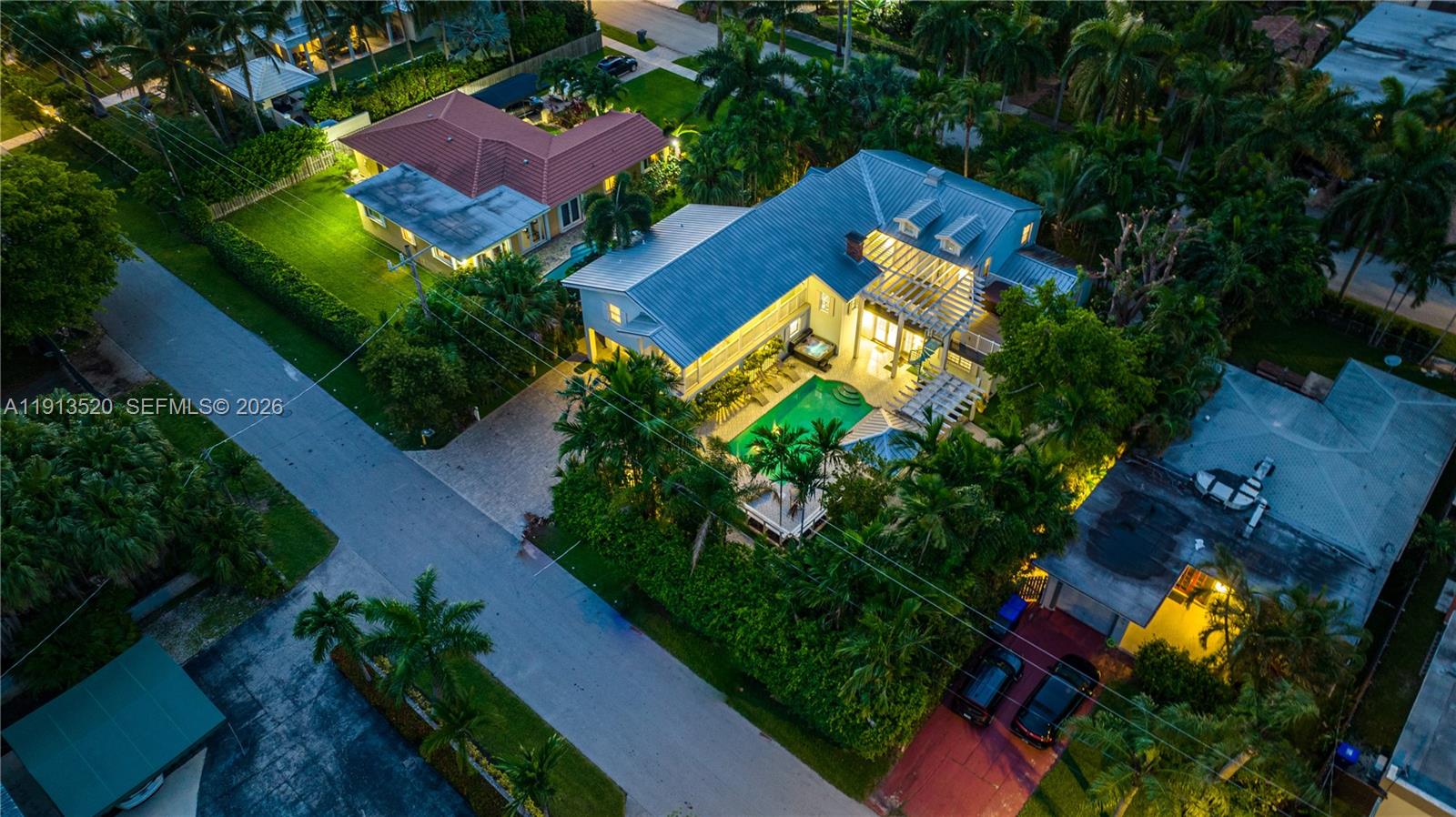 1025 N Southlake Dr, Hollywood FL 33019