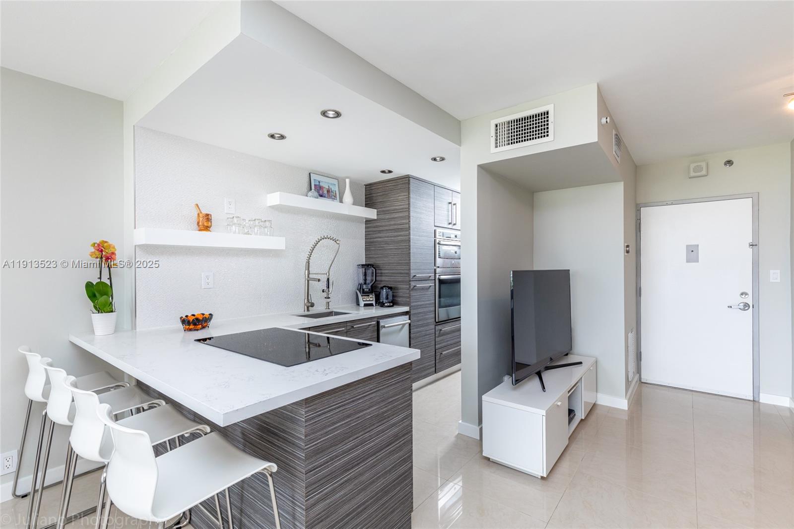 1000 West Ave #732, Miami Beach FL 33139