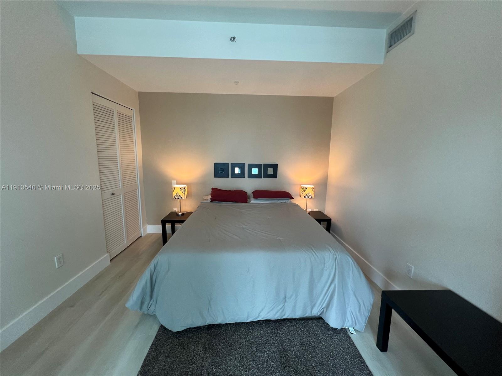 300 S Biscayne Blvd #1511, Miami FL 33131