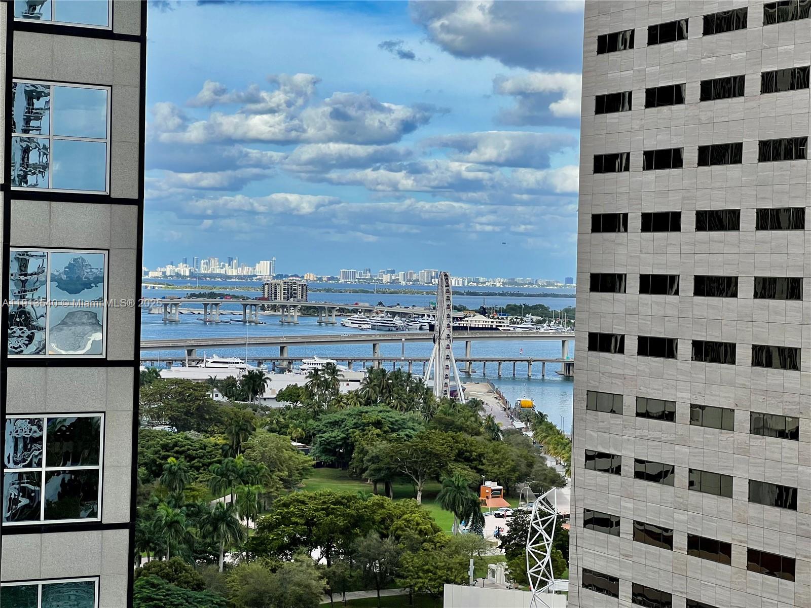 300 S Biscayne Blvd #1511, Miami FL 33131