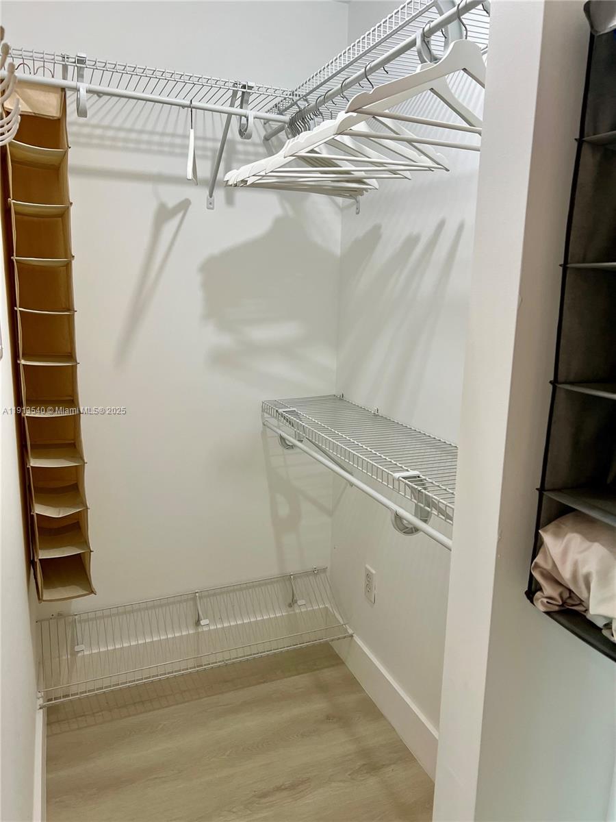 300 S Biscayne Blvd #1511, Miami FL 33131